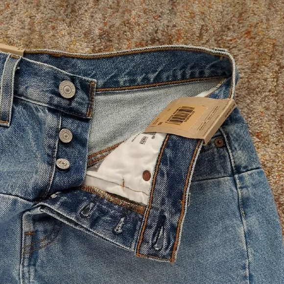 Levi's Women's Light Blue Jean Shorts - Picture 4 of 5